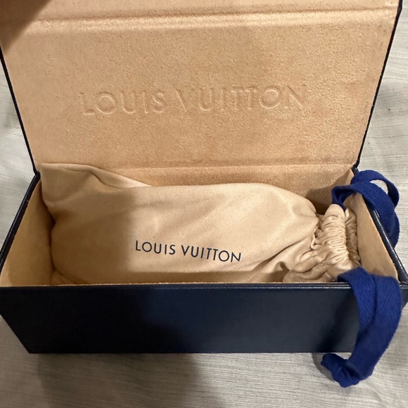 Louis Vuitton Waimea Round Sunglasses - Picture 9 of 11